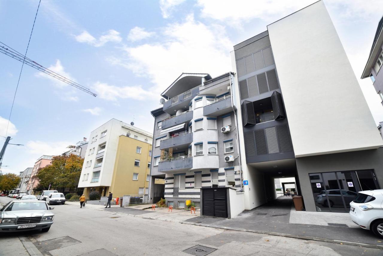 Ophelia Apartment With Parking Zagabria Esterno foto